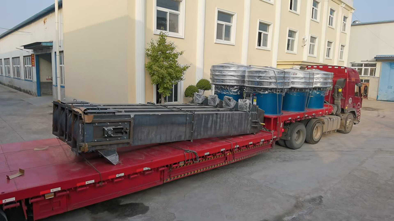 六臺(tái)旋振篩、4臺(tái)斗式提升機(jī)整車發(fā)貨